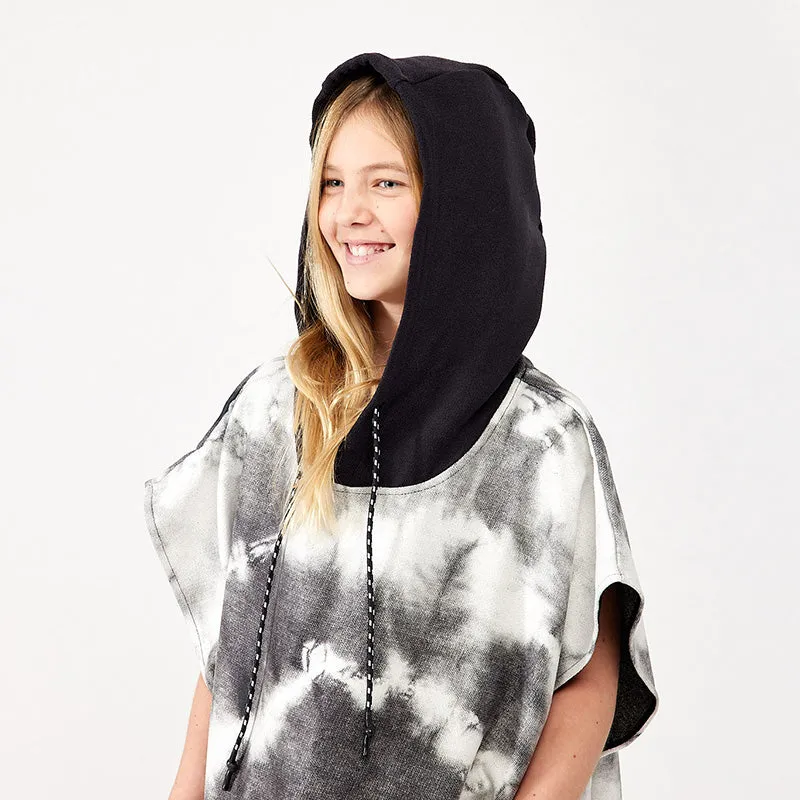 Changing Poncho: Tie-Dye Black and White