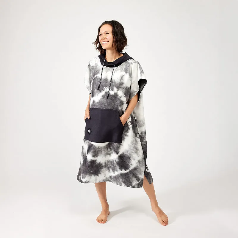 Changing Poncho: Tie-Dye Black and White