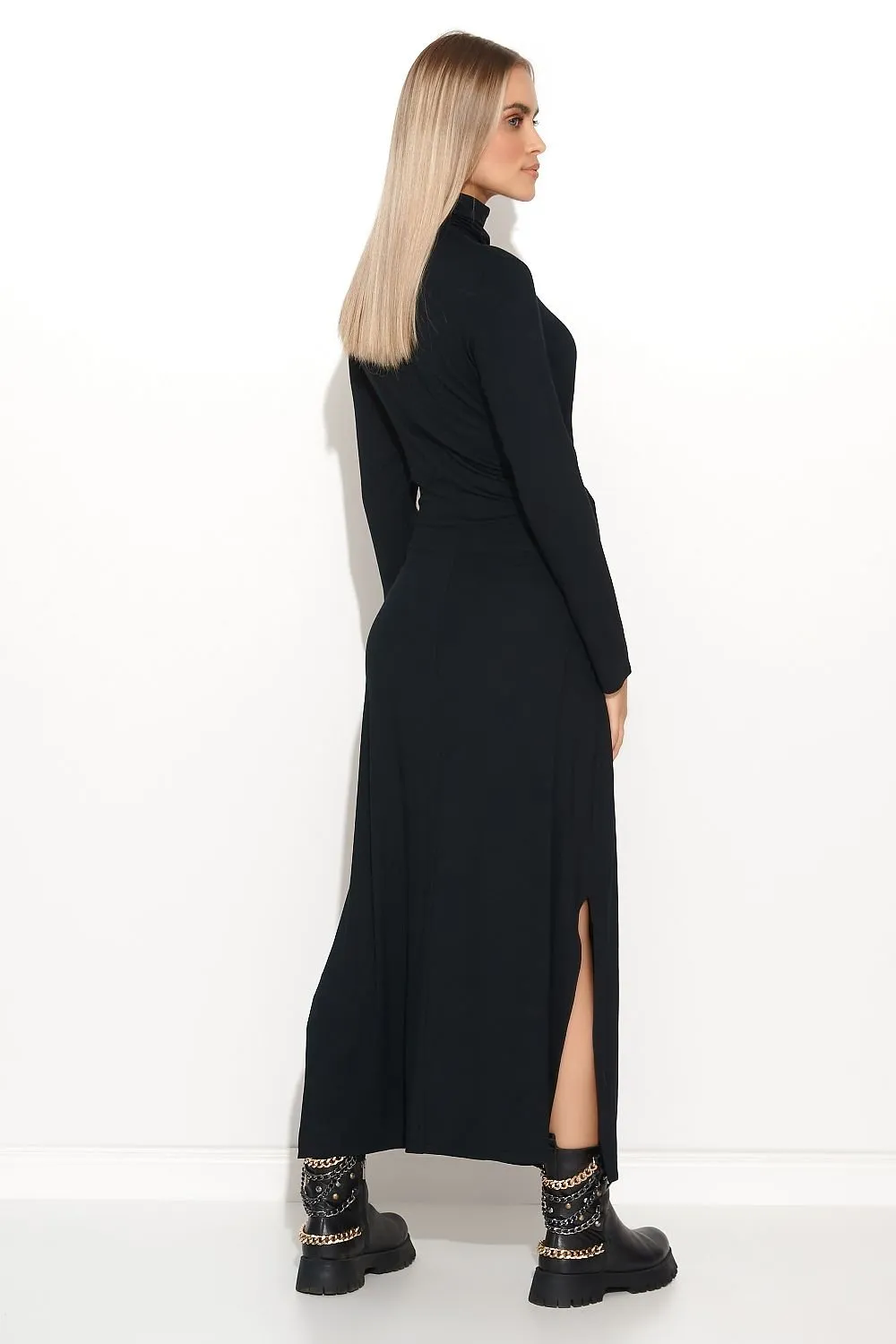 Chic Turtleneck Maxi Dress with Elegant Detailing