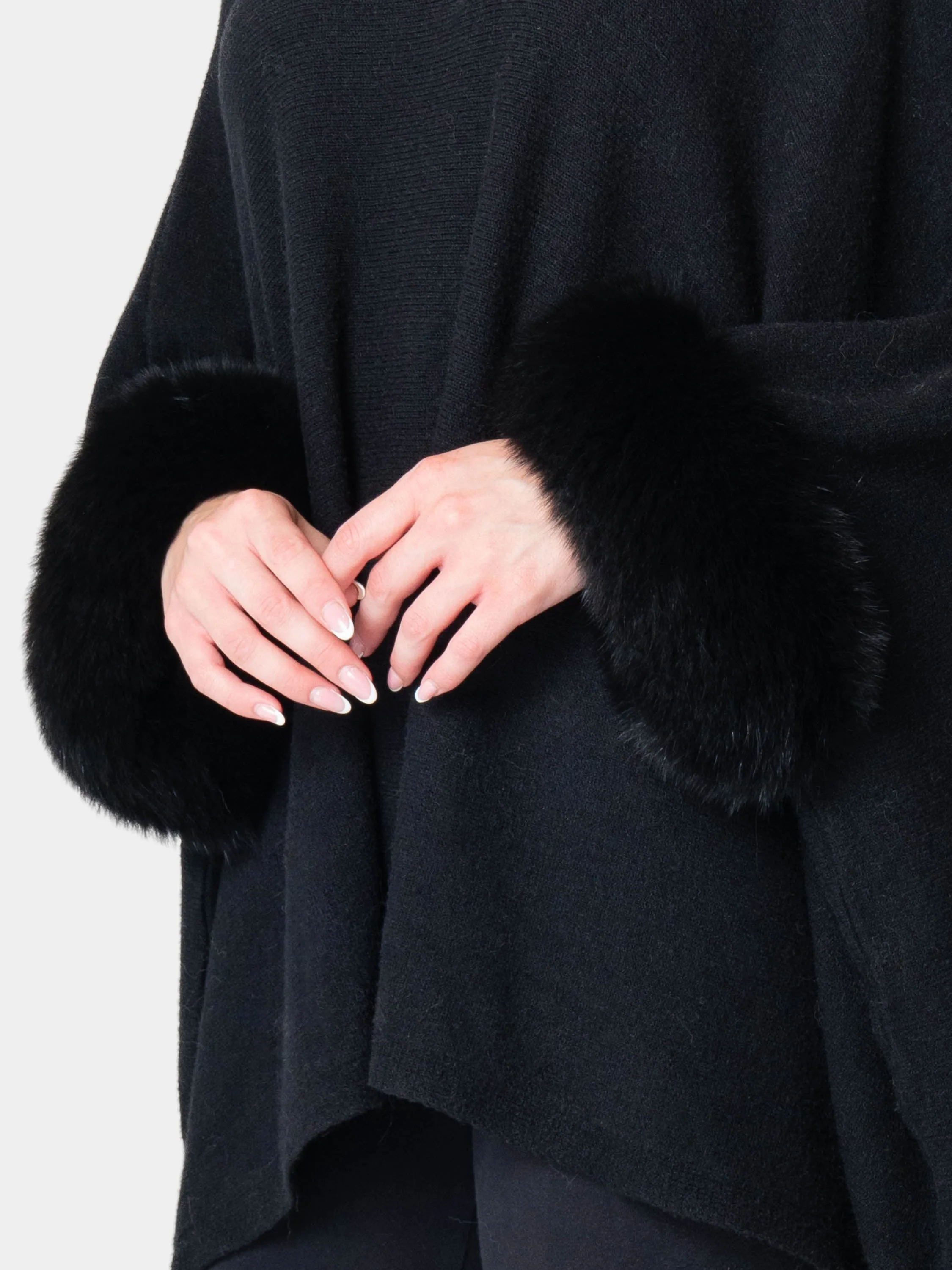 London - Poncho with fur on the cuffs Black