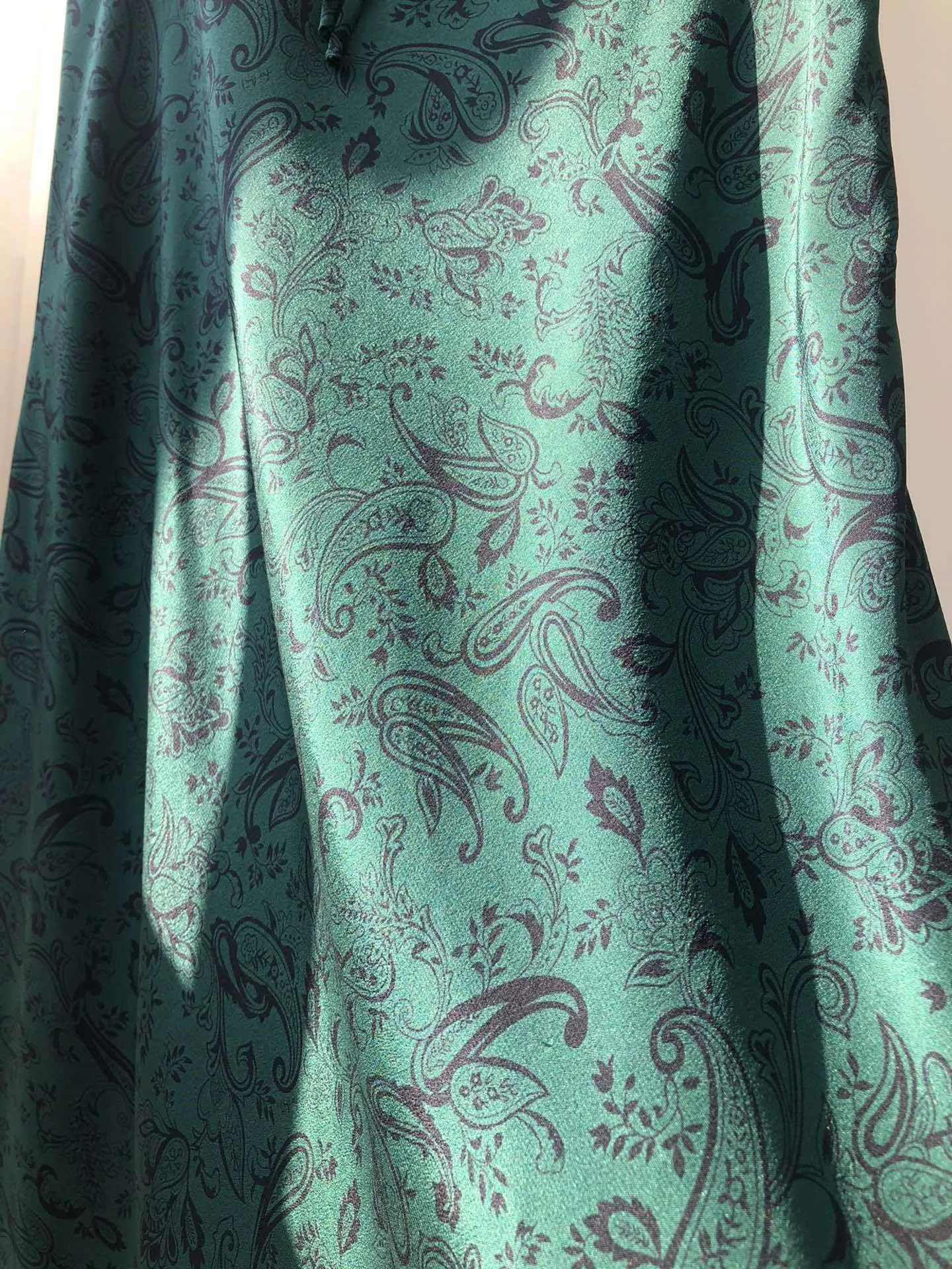 NoNothing | Luxurious silk slip dress in green floral print